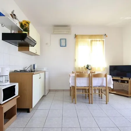 In Rogoznica With Terrace, Air Conditioning, Wi-fi *